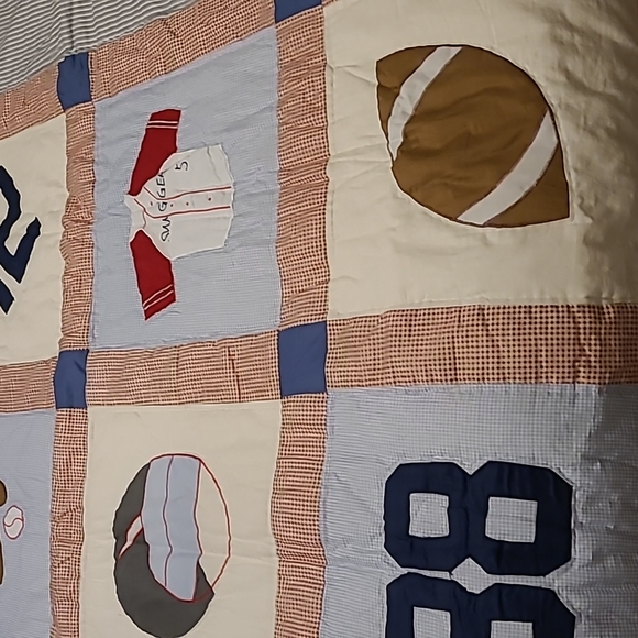Lid'l Dolly's Sports Quilt - Picture 5 of 16